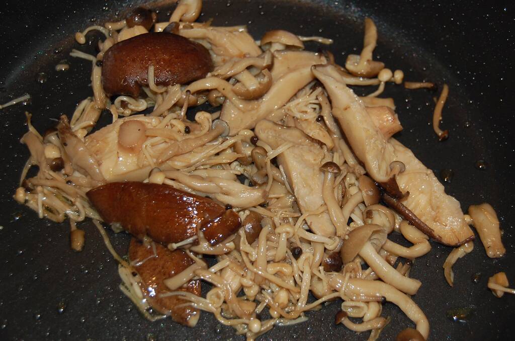 【芸能人の自宅めし】料理がプロ級な梅沢富美男さんの「パリパリチキン」作ってみた！きのこソースが絶品