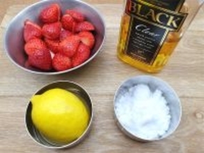 【ニッカ公式アレンジ】たっぷりイチゴとレモンで「いちごの漬け込みウイスキー」作ろう！ソーダ割り最高♪