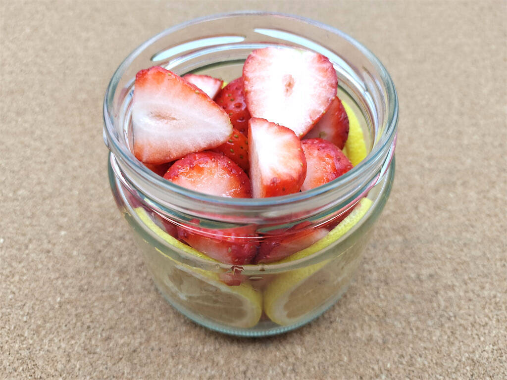 【ニッカ公式アレンジ】たっぷりイチゴとレモンで「いちごの漬け込みウイスキー」作ろう！ソーダ割り最高♪