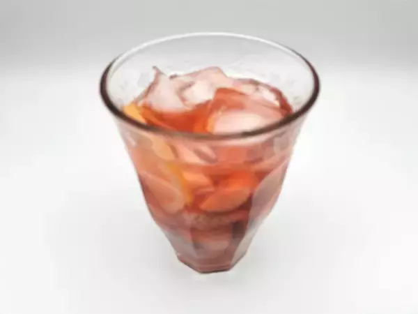「【ニッカ公式アレンジ】たっぷりイチゴとレモンで「いちごの漬け込みウイスキー」作ろう！ソーダ割り最高♪」の画像