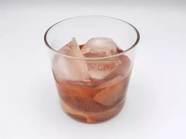 「【ニッカ公式アレンジ】たっぷりイチゴとレモンで「いちごの漬け込みウイスキー」作ろう！ソーダ割り最高♪」の画像