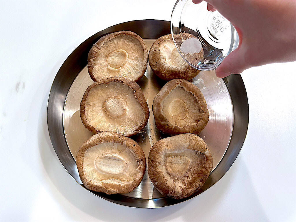 【原木しいたけ】ゴロンと使って「コンフィ（オイル煮）」作ろう！肉厚プリプリ食感でつまみ最強♡子どもも夢中!?