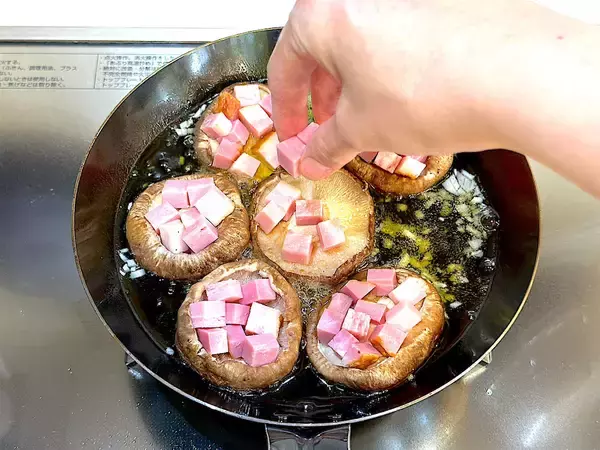 「【原木しいたけ】ゴロンと使って「コンフィ（オイル煮）」作ろう！肉厚プリプリ食感でつまみ最強♡子どもも夢中!?」の画像
