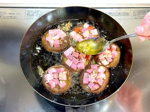 「【原木しいたけ】ゴロンと使って「コンフィ（オイル煮）」作ろう！肉厚プリプリ食感でつまみ最強♡子どもも夢中!?」の画像