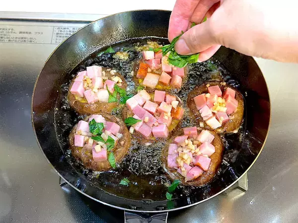「【原木しいたけ】ゴロンと使って「コンフィ（オイル煮）」作ろう！肉厚プリプリ食感でつまみ最強♡子どもも夢中!?」の画像