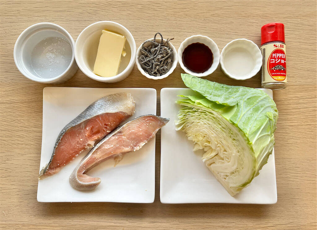 【最強時短レシピ】レンジで一発「鮭とキャベツの重ね蒸し」は体力1％でも作れる♪塩昆布×バターがジュワ～♡