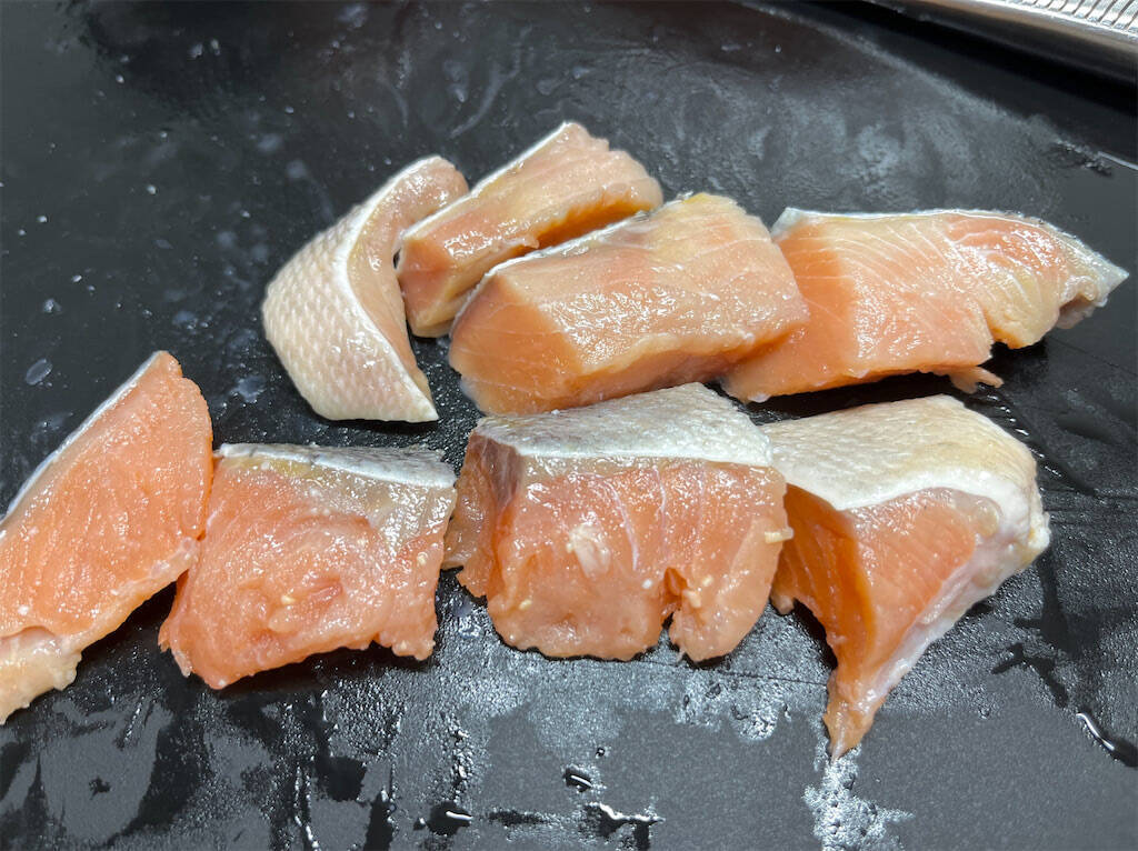 【最強時短レシピ】レンジで一発「鮭とキャベツの重ね蒸し」は体力1％でも作れる♪塩昆布×バターがジュワ～♡