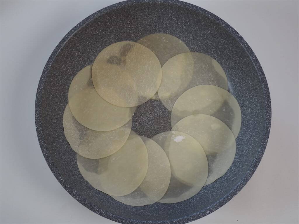 【肉を一切使わない餃子】はんぺん＆カニカマで海鮮っぽい♡「時短餃子」作ってみた！包む必要もないって♪