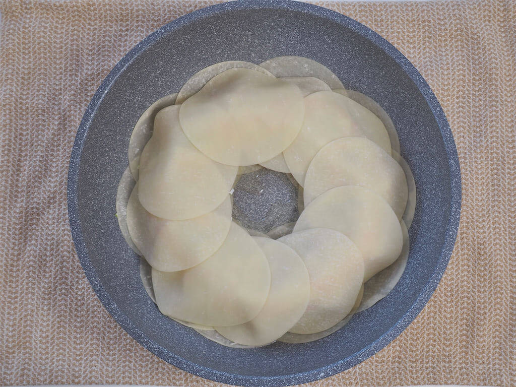 【肉を一切使わない餃子】はんぺん＆カニカマで海鮮っぽい♡「時短餃子」作ってみた！包む必要もないって♪