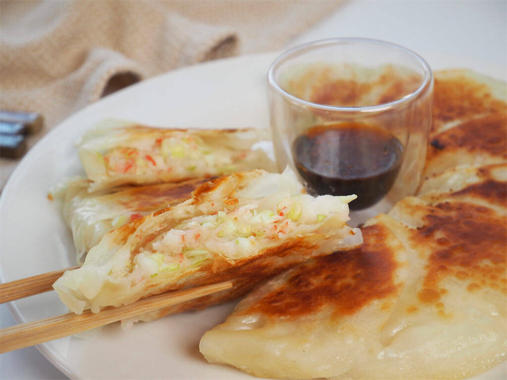 【肉を一切使わない餃子】はんぺん＆カニカマで海鮮っぽい♡「時短餃子」作ってみた！包む必要もないって♪
