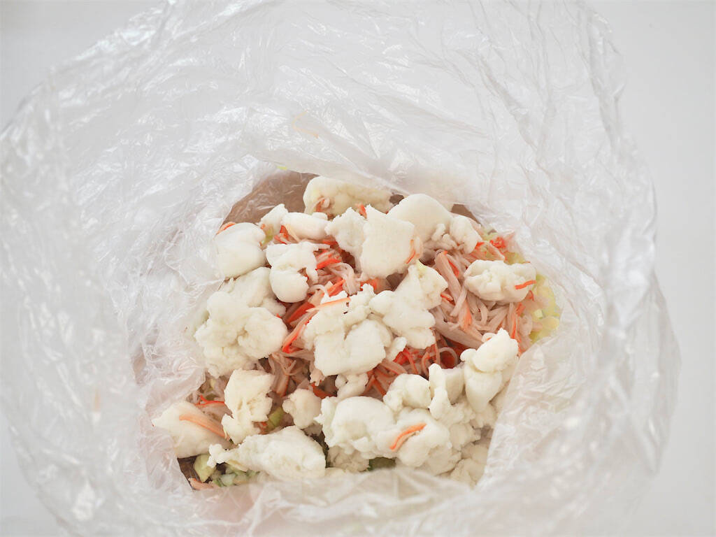 【肉を一切使わない餃子】はんぺん＆カニカマで海鮮っぽい♡「時短餃子」作ってみた！包む必要もないって♪