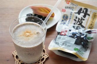 【おせちリメイク】大粒の丹波黒を飲む!?フジッコ公式「黒豆シェイク」は牛乳ときなこで濃厚クリーミー♡