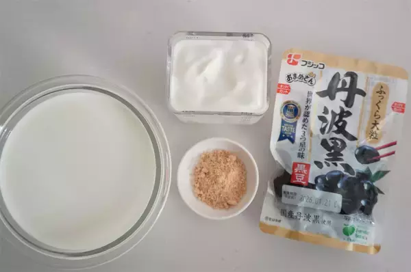 「【おせちリメイク】大粒の丹波黒を飲む!?フジッコ公式「黒豆シェイク」は牛乳ときなこで濃厚クリーミー♡」の画像