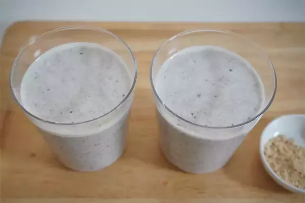 「【おせちリメイク】大粒の丹波黒を飲む!?フジッコ公式「黒豆シェイク」は牛乳ときなこで濃厚クリーミー♡」の画像