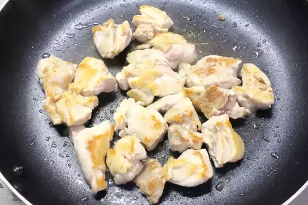 「【フライパンの達人直伝】「炒めて炊く」のが旨さの秘訣！ワンパンで華やかすぎるパエリア作ってみた♪」の画像