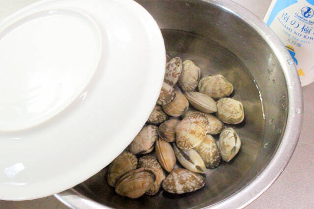 【フライパンの達人直伝】「炒めて炊く」のが旨さの秘訣！ワンパンで華やかすぎるパエリア作ってみた♪