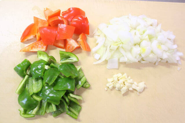 【フライパンの達人直伝】「炒めて炊く」のが旨さの秘訣！ワンパンで華やかすぎるパエリア作ってみた♪