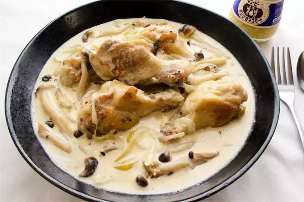 【鶏手羽で極上洋食】マスタードの酸味と玉ねぎの旨味が絡む～♪「鶏手羽元とキノコのクリーム煮」作ってみた！
