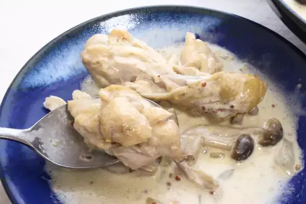 「【鶏手羽で極上洋食】マスタードの酸味と玉ねぎの旨味が絡む～♪「鶏手羽元とキノコのクリーム煮」作ってみた！」の画像