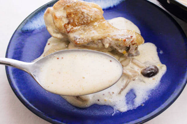 【鶏手羽で極上洋食】マスタードの酸味と玉ねぎの旨味が絡む～♪「鶏手羽元とキノコのクリーム煮」作ってみた！