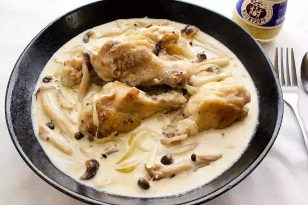 「【鶏手羽で極上洋食】マスタードの酸味と玉ねぎの旨味が絡む～♪「鶏手羽元とキノコのクリーム煮」作ってみた！」の画像