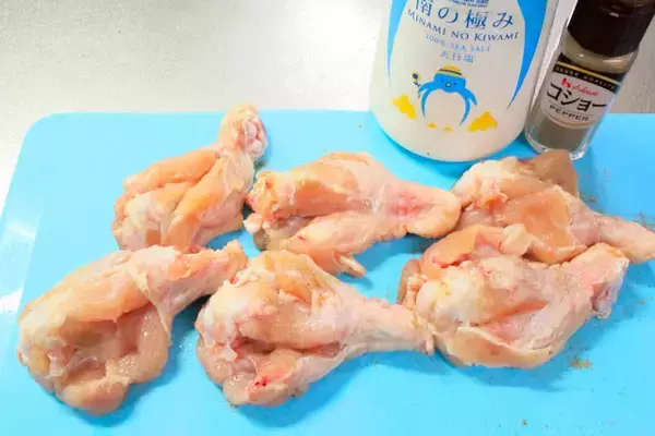 「【鶏手羽で極上洋食】マスタードの酸味と玉ねぎの旨味が絡む～♪「鶏手羽元とキノコのクリーム煮」作ってみた！」の画像