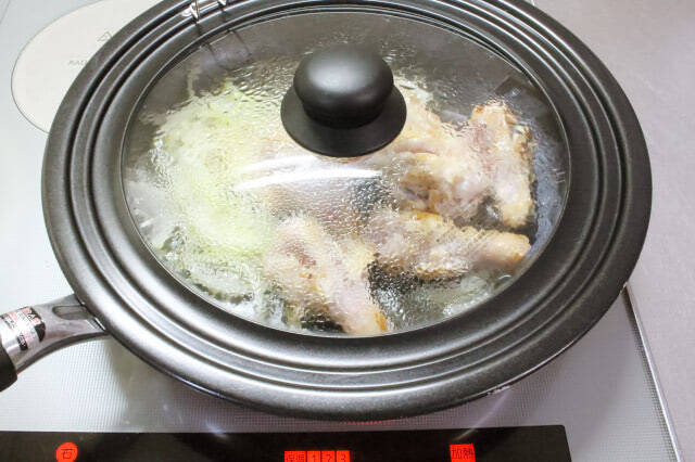 【鶏手羽で極上洋食】マスタードの酸味と玉ねぎの旨味が絡む～♪「鶏手羽元とキノコのクリーム煮」作ってみた！