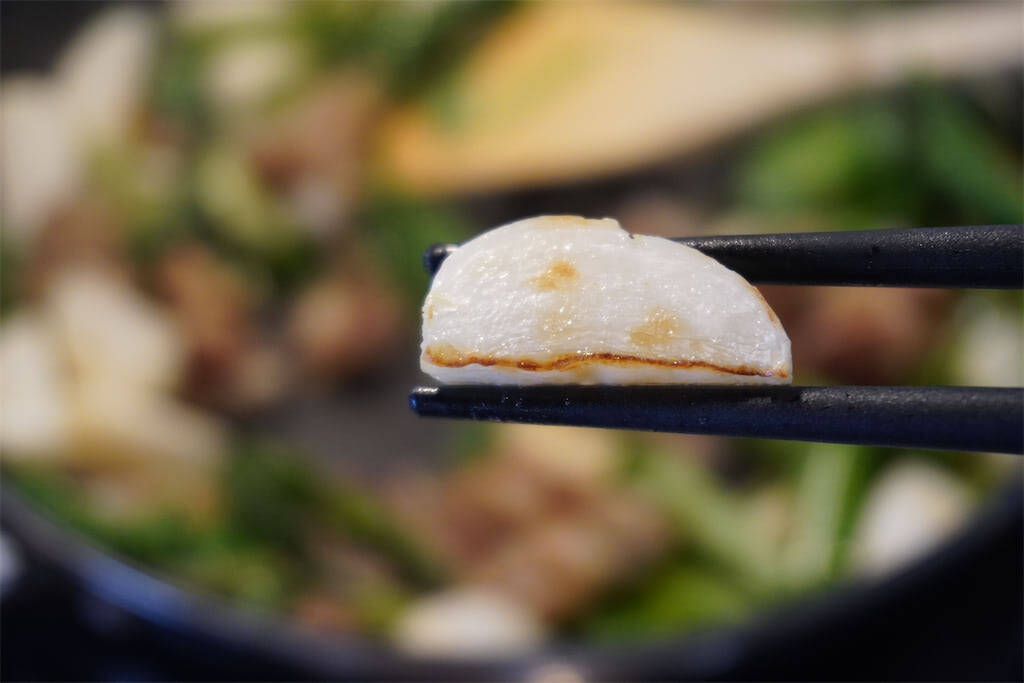 「かぶをおいしく食べるなら肉と一緒に炒めてよ」【東京の農家談】肉汁吸いまくりのかぶがジュ、ジューシー♡