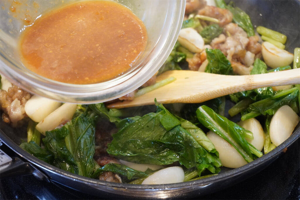 「かぶをおいしく食べるなら肉と一緒に炒めてよ」【東京の農家談】肉汁吸いまくりのかぶがジュ、ジューシー♡