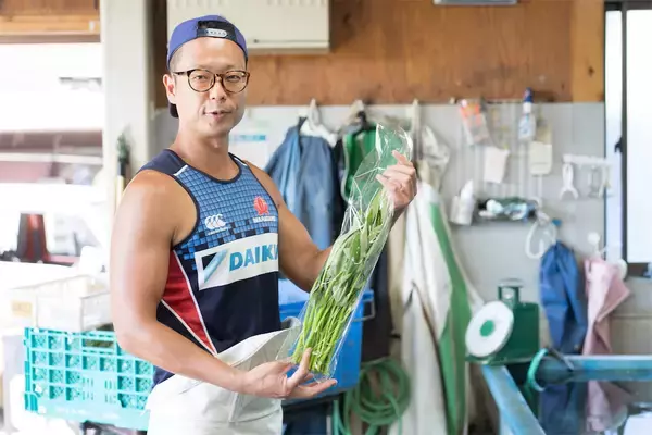 「「かぶをおいしく食べるなら肉と一緒に炒めてよ」【東京の農家談】肉汁吸いまくりのかぶがジュ、ジューシー♡」の画像