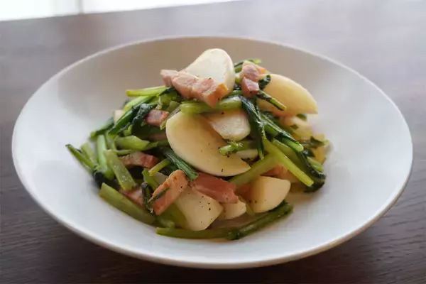 「「かぶをおいしく食べるなら肉と一緒に炒めてよ」【東京の農家談】肉汁吸いまくりのかぶがジュ、ジューシー♡」の画像