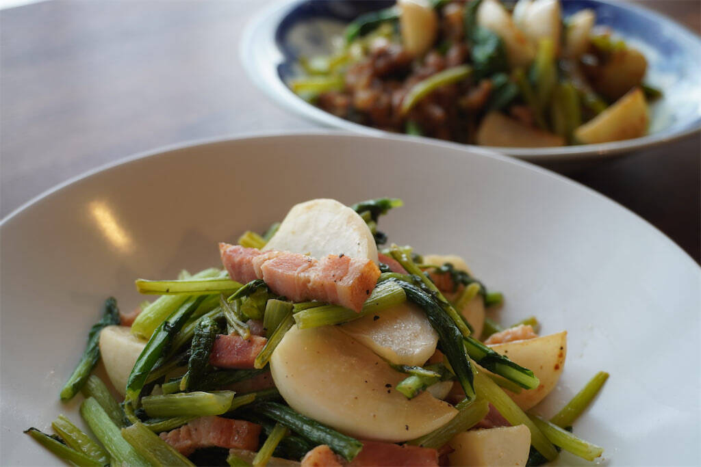 「かぶをおいしく食べるなら肉と一緒に炒めてよ」【東京の農家談】肉汁吸いまくりのかぶがジュ、ジューシー♡