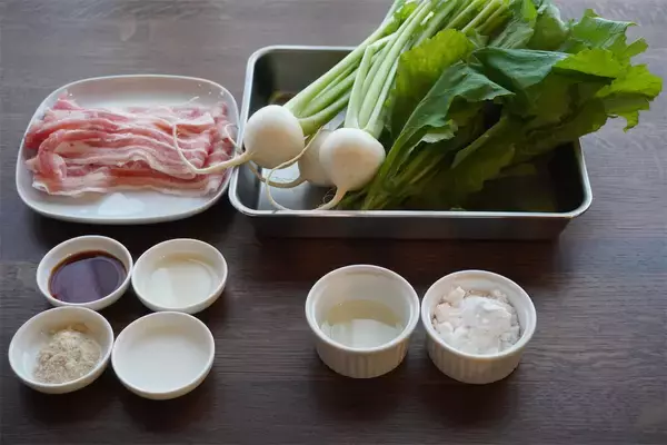 「「かぶをおいしく食べるなら肉と一緒に炒めてよ」【東京の農家談】肉汁吸いまくりのかぶがジュ、ジューシー♡」の画像