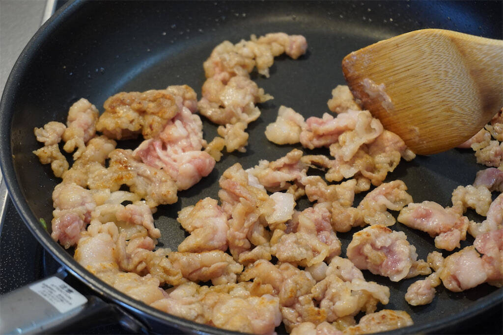 「かぶをおいしく食べるなら肉と一緒に炒めてよ」【東京の農家談】肉汁吸いまくりのかぶがジュ、ジューシー♡