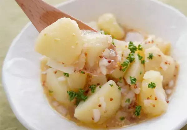 「オーストリア流ポテサラ!?「新じゃがいものウィーン風サラダ」作ってみた！まろやかビネガー風味♡【農家直伝】」の画像