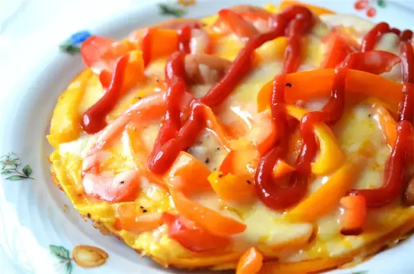 「【包まないのに華やか】「パプリカのオムレツ」作ってみた！チーズ＆ソーセージ入りで絶対的メインに【農家直伝】」の画像