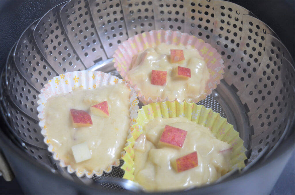 【はちみつで生地しっとり♡】りんごゴロゴロ！甘酸っぱ「蒸しケーキ」作ってみた♪【りんご産地の農家直伝】