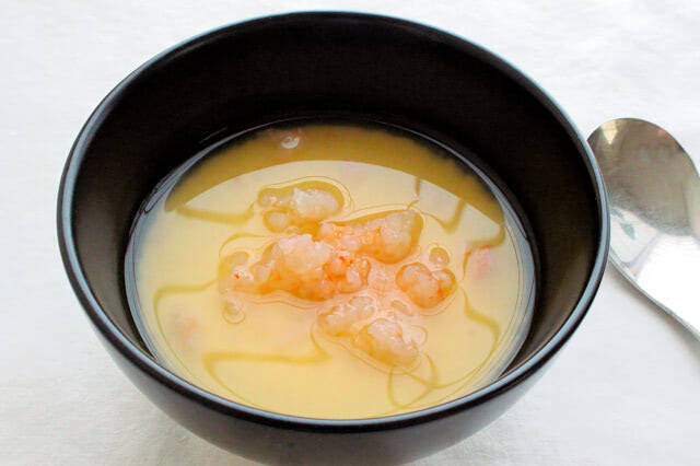 【茶碗蒸しはフライパンで】具材は「卵とエビ」だけ、という潔さ！映え最強のとろ～り餡であったまる♡