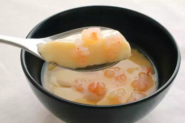 「【茶碗蒸しはフライパンで】具材は「卵とエビ」だけ、という潔さ！映え最強のとろ～り餡であったまる♡」の画像