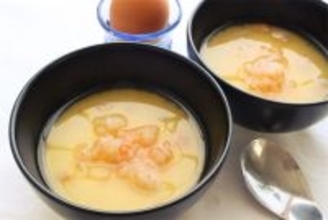 【茶碗蒸しはフライパンで】具材は「卵とエビ」だけ、という潔さ！映え最強のとろ～り餡であったまる♡