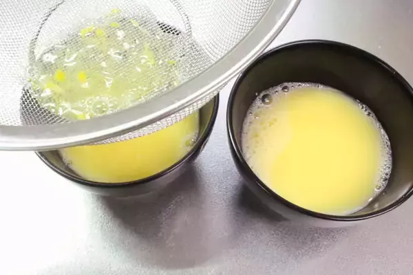 「【茶碗蒸しはフライパンで】具材は「卵とエビ」だけ、という潔さ！映え最強のとろ～り餡であったまる♡」の画像