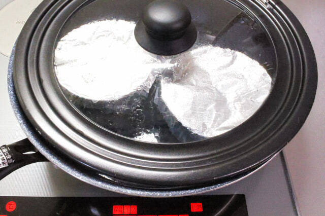 【茶碗蒸しはフライパンで】具材は「卵とエビ」だけ、という潔さ！映え最強のとろ～り餡であったまる♡