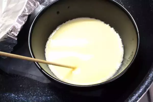 「【茶碗蒸しはフライパンで】具材は「卵とエビ」だけ、という潔さ！映え最強のとろ～り餡であったまる♡」の画像