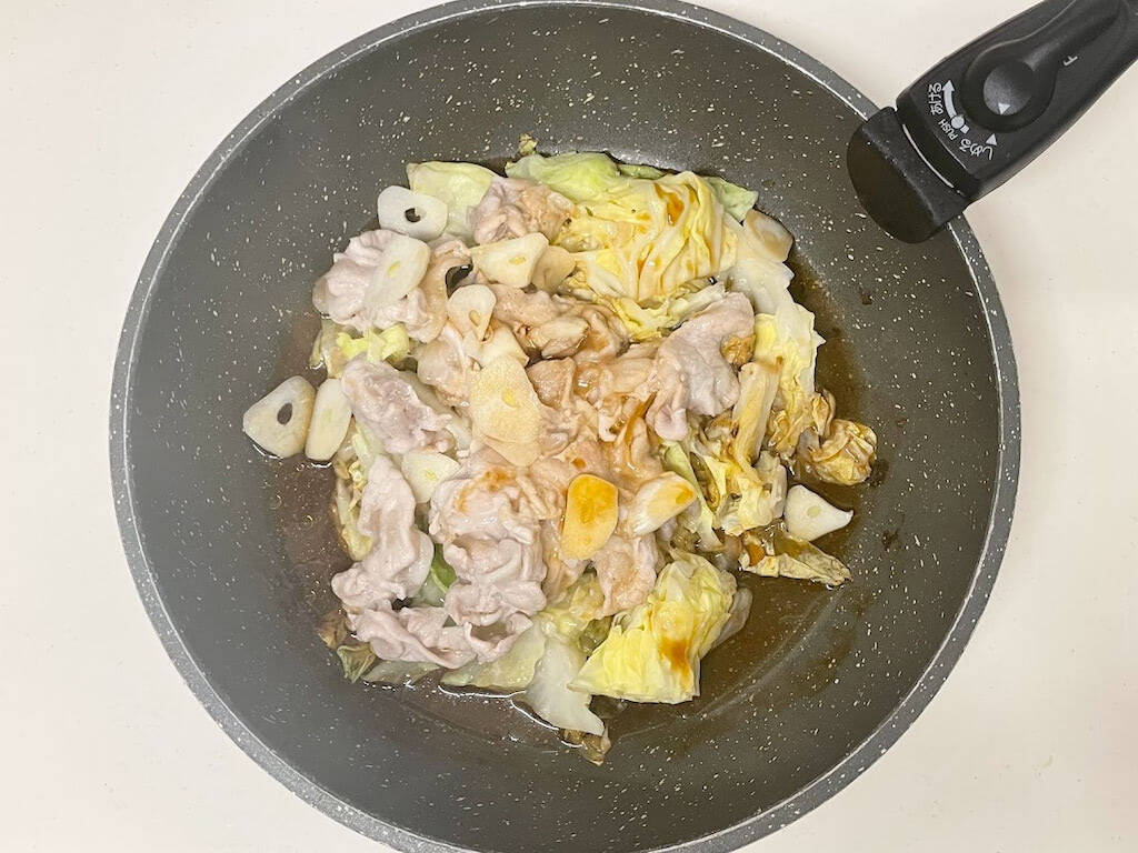 【リュウジの救済レシピ】物価高騰だから…安価な豚こま肉を柔らか～く調理♪「キャベツと豚こま肉の酒蒸し」に挑戦