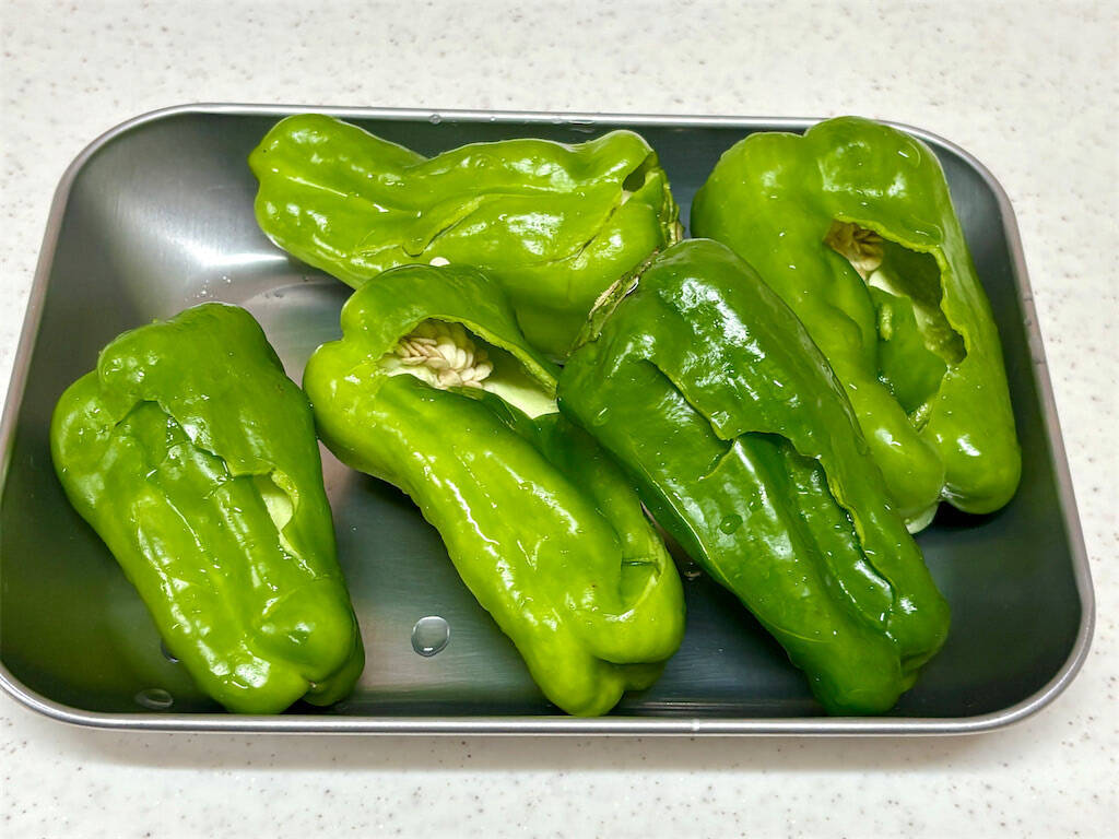 【包丁不要！丸ごと煮】え、ピーマン握りつぶして煮ちゃうの!?種ワタもふにゃんと食感でペロリ完食♡