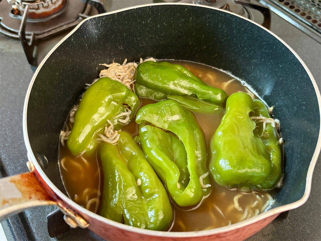 【包丁不要！丸ごと煮】え、ピーマン握りつぶして煮ちゃうの!?種ワタもふにゃんと食感でペロリ完食♡