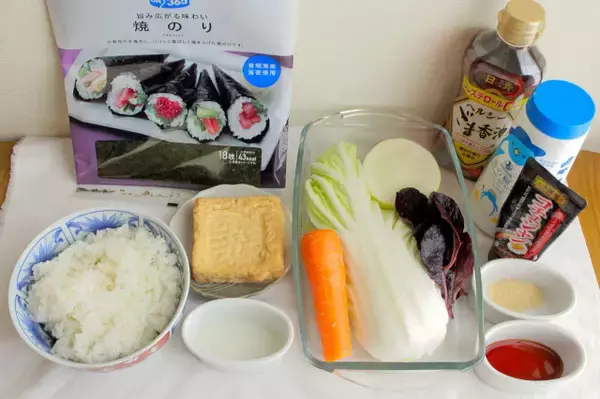 「【お肉なしでも濃厚甘辛】コチュジャン厚揚げを巻く「ベジキンパ」作ってみた！シャキシャキ野菜がこぼれそう♡」の画像