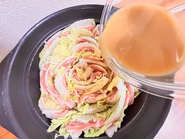 「【え、あの鍋に甘酒入れちゃう!?】麹の甘味がダシに合う合う「ミルフィーユ鍋」作ってみた！まろやか最上級♡」の画像