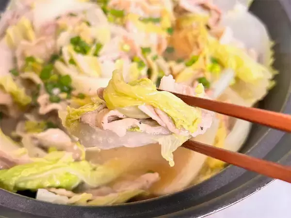 「【え、あの鍋に甘酒入れちゃう!?】麹の甘味がダシに合う合う「ミルフィーユ鍋」作ってみた！まろやか最上級♡」の画像