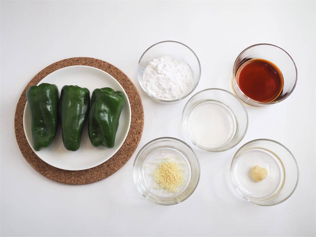 【まるでスナック!?】にんにく醤油がやみつき♡「スティック揚げピーマン」作ってみた！サクサク過ぎる～♪